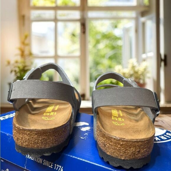 🆕🔥 NWT KIDS BIRKENSTOCK SANDALS Dark Skull Gray Regular Fit  Size 37 US 4 - Picture 10 of 16